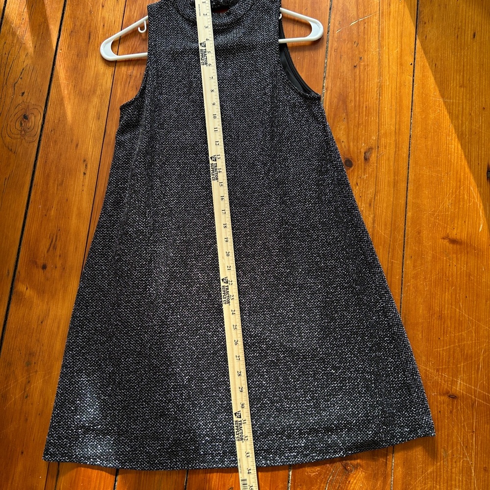 Retro silver black chevron mesh w full sewn in black liner.  Twiggy!